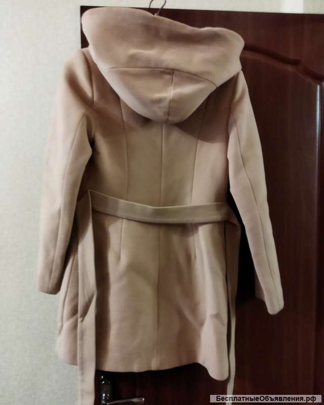 Зимнее бежевое пальто