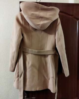 Зимнее бежевое пальто