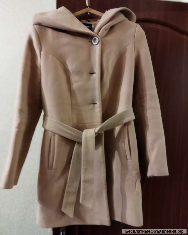 Зимнее бежевое пальто