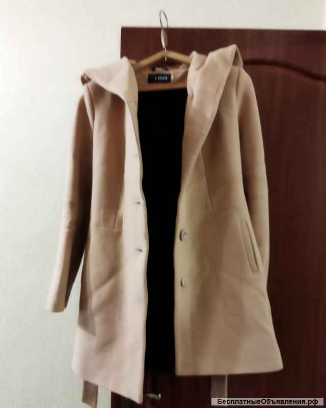 Зимнее бежевое пальто