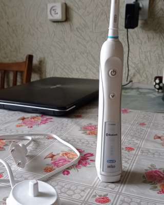 Oral. B Эл. щётка с блютузом и дисплеем для детей в придачу 8 насадок щёток.