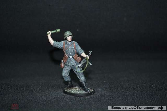 Оловянный солдатик 54 мм. Автоматчик с гранатой Вермахт. 1941 - 1945 гг.