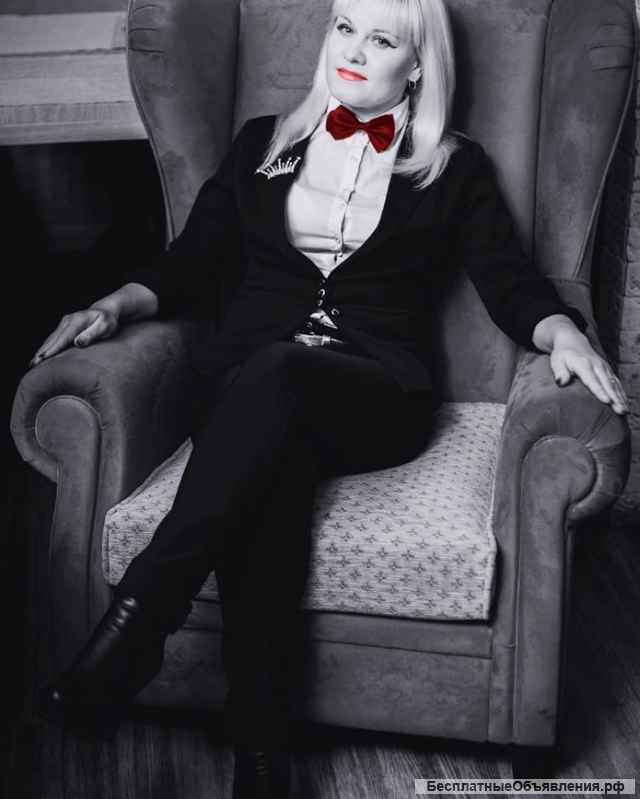 Ведущая Яна Снежина