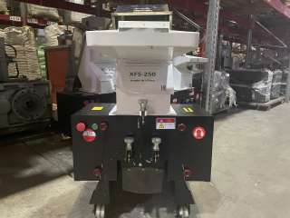 Дробилка для пластиковых изделий XFS-250