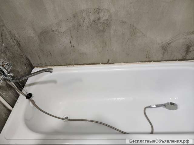 Ванная б/у со смесителем и душевой лейкой