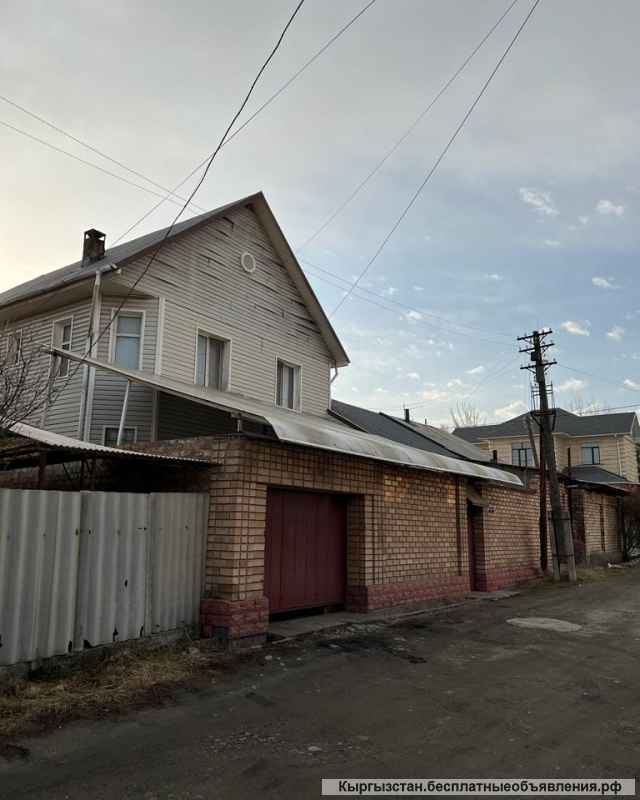 Дом, 2 этажа, 8 комнат, Ахунбаева/ Каралаева, 180 000 $, б/п