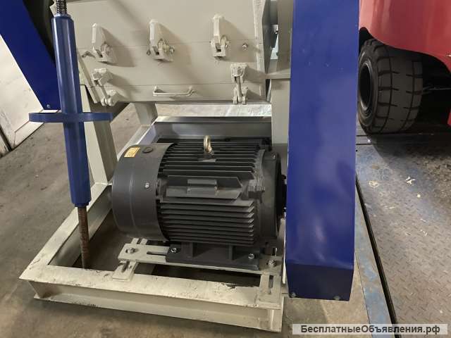 Дробилка для пластиковых изделий DSNL-800 (500 кг/ч)