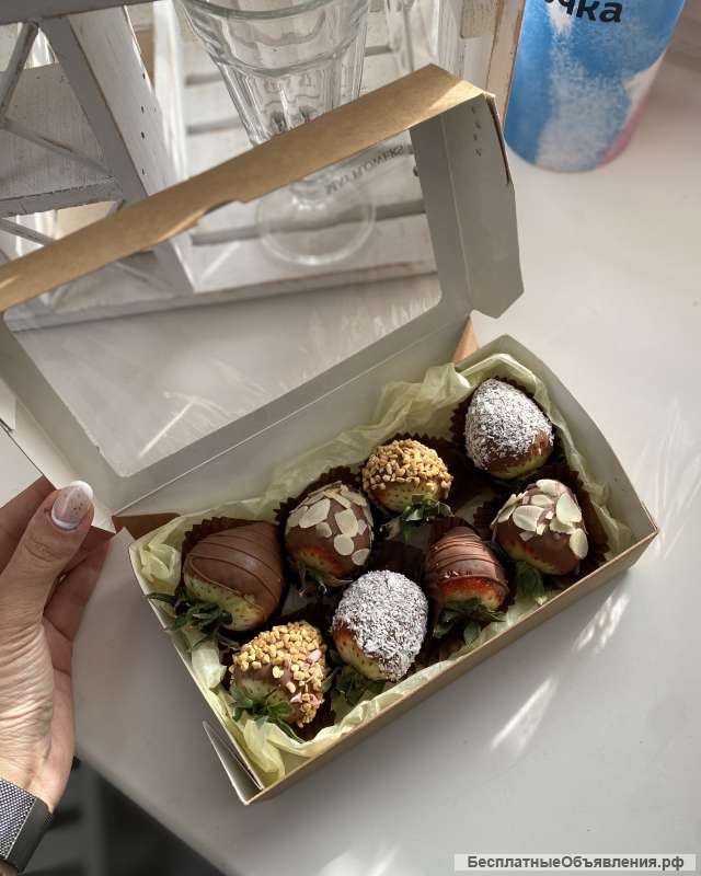 Доставка клубники в шоколаде цветов шаров