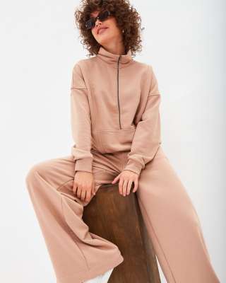 Спортивный стильный костюм