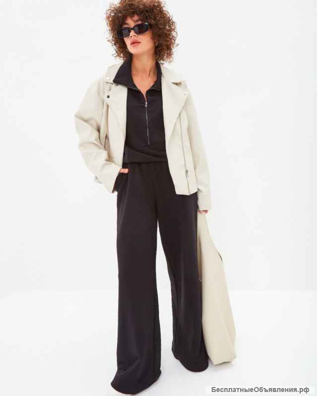 Спортивный стильный костюм