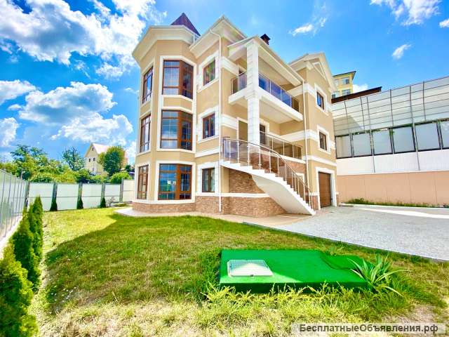 3-этажный дом с мансардой в Сочи