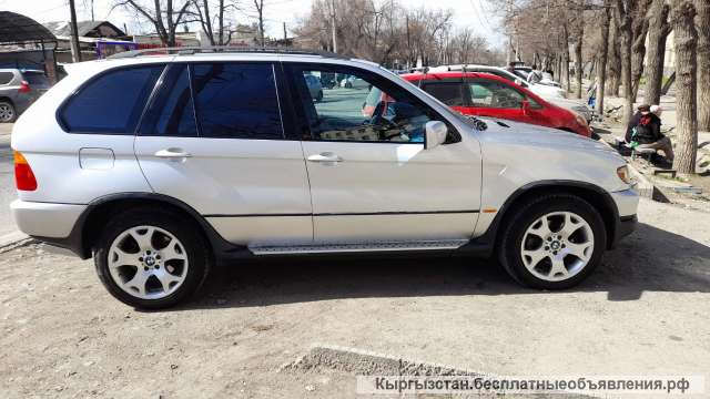 Машину BMW Х5 2001 года