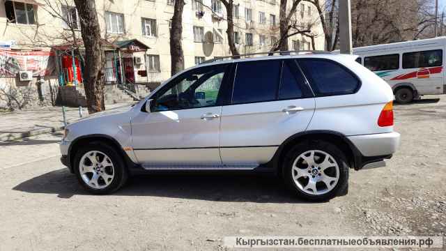 Машину BMW Х5 2001 года