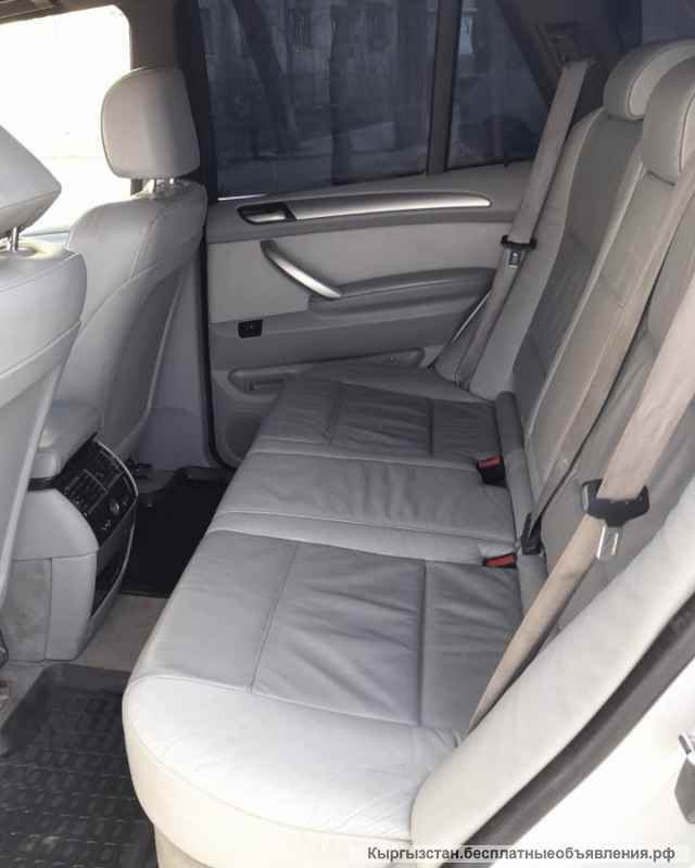 Машину BMW Х5 2001 года