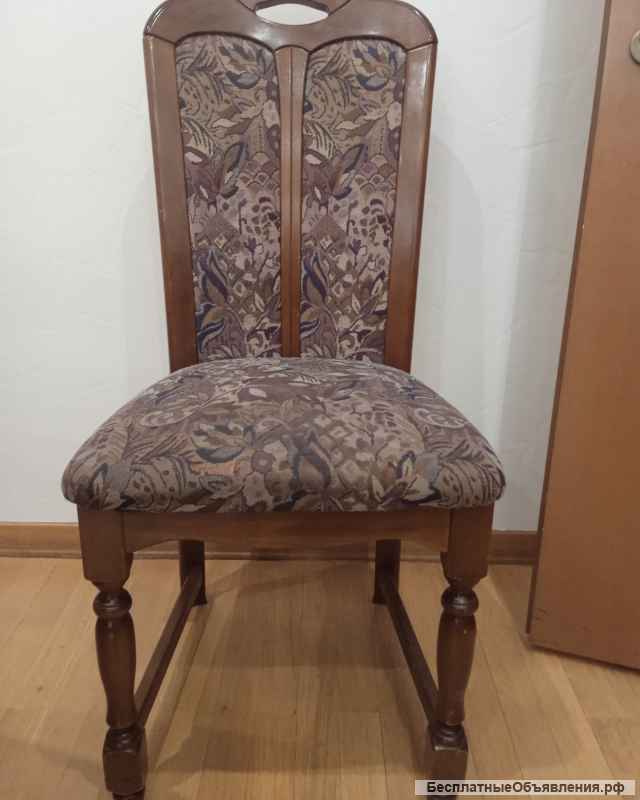 Столь обеденный и стулья