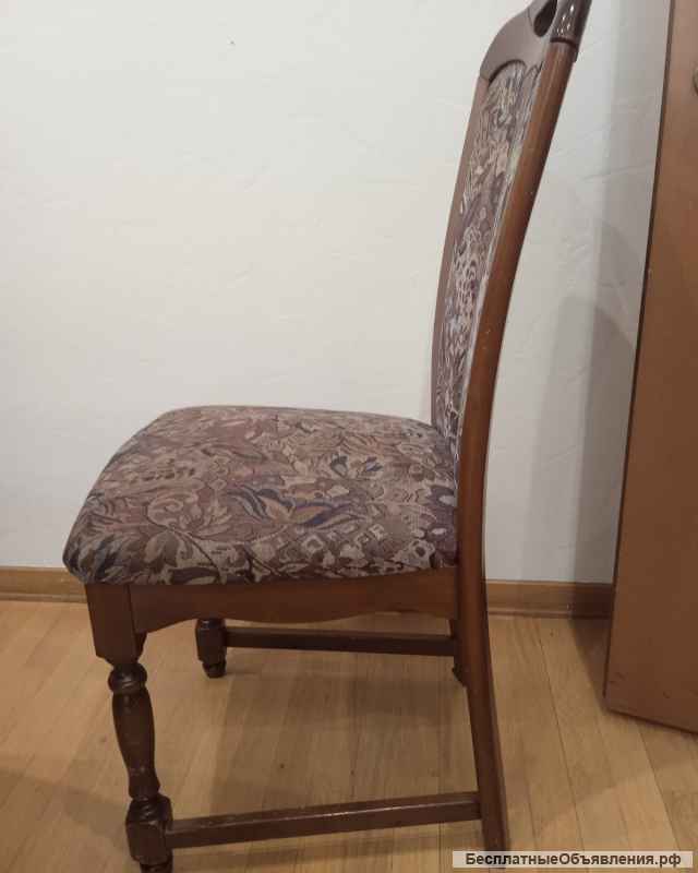 Столь обеденный и стулья