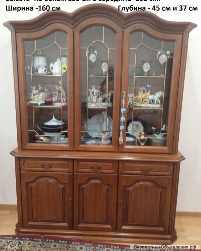 Витрина трех створчатая