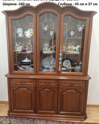 Витрина трех створчатая