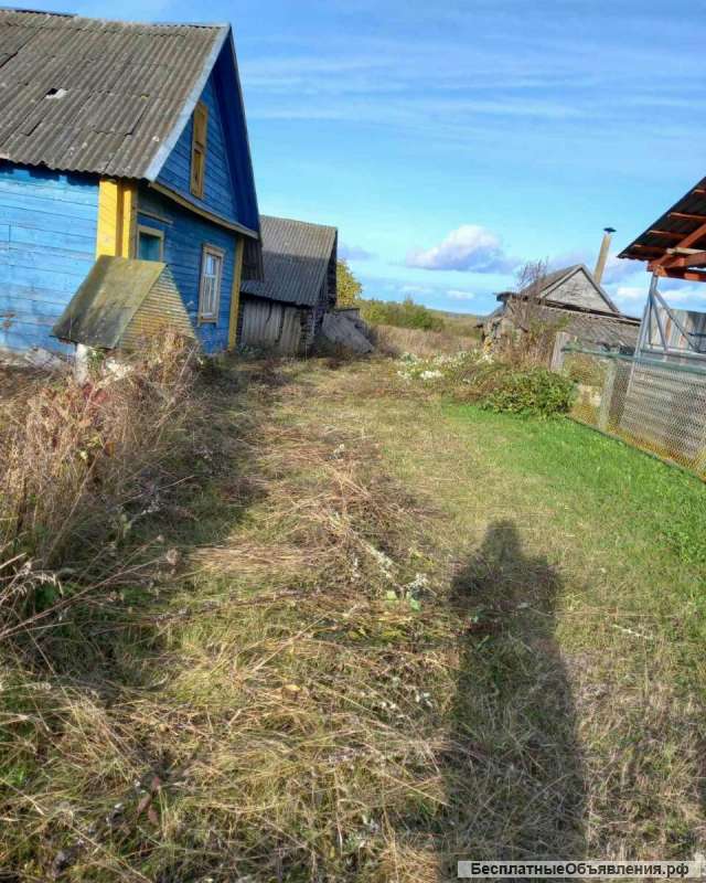 Участок с домом на берегу озера