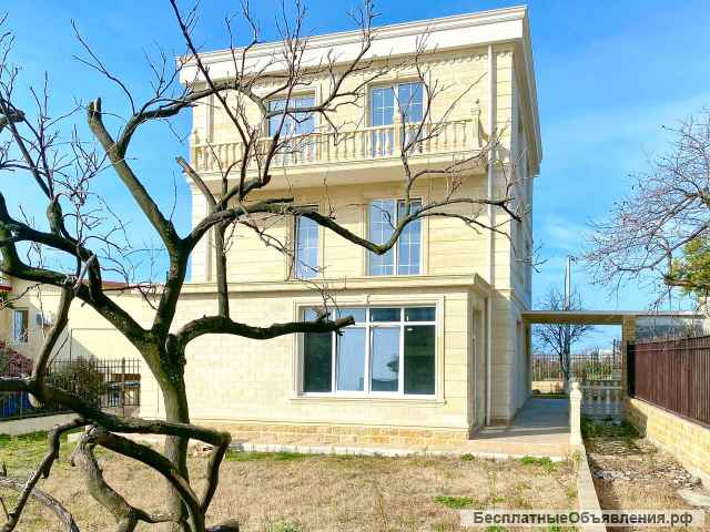 3-этажный дом в Сочи на участке с ровным ландшафтом