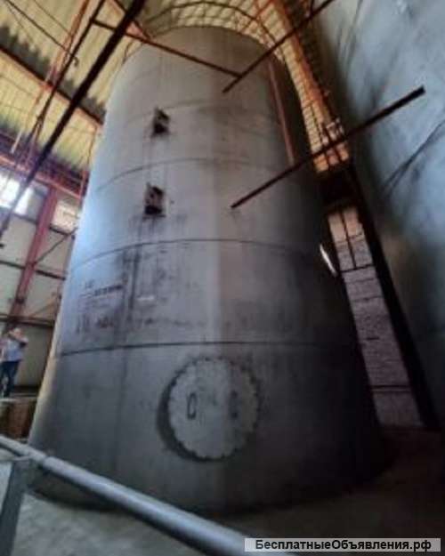 Емкости нержавеющие, объем 130 куб.м. вертикальные