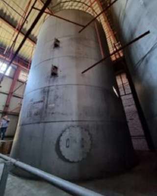 Емкости нержавеющие, объем 130 куб.м. вертикальные