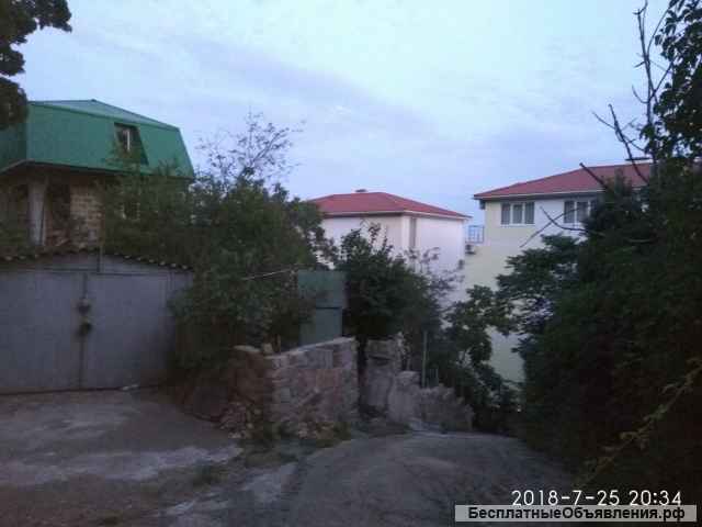 Участок у моря в Ялте