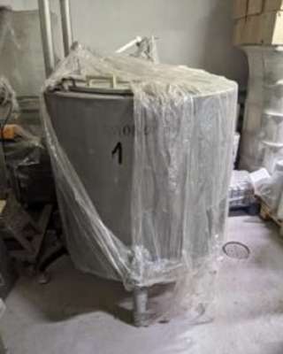 Емкость нержавеющая, объем 0,35 куб.м., с термоизоляцией и электрическим нагревом.