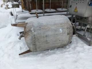 Емкость нержавеющая, объем 0,8 куб.м., вертикальная, инв 12801