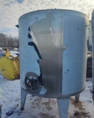 Емкости нержавеющие, объем 5 куб.м., вертикальные