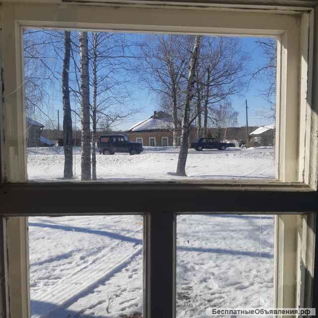 Здание бывшего клуба с земельным участком