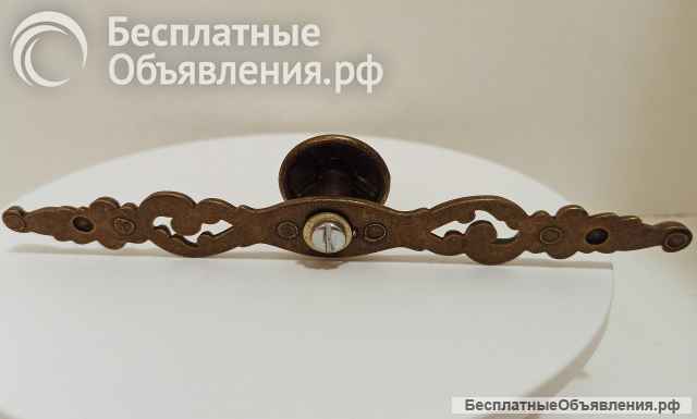 Мебельная ручка кнопка. Бронза с планкой