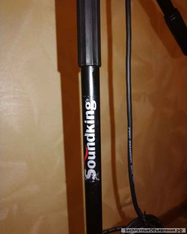 Микрофон со стойкой