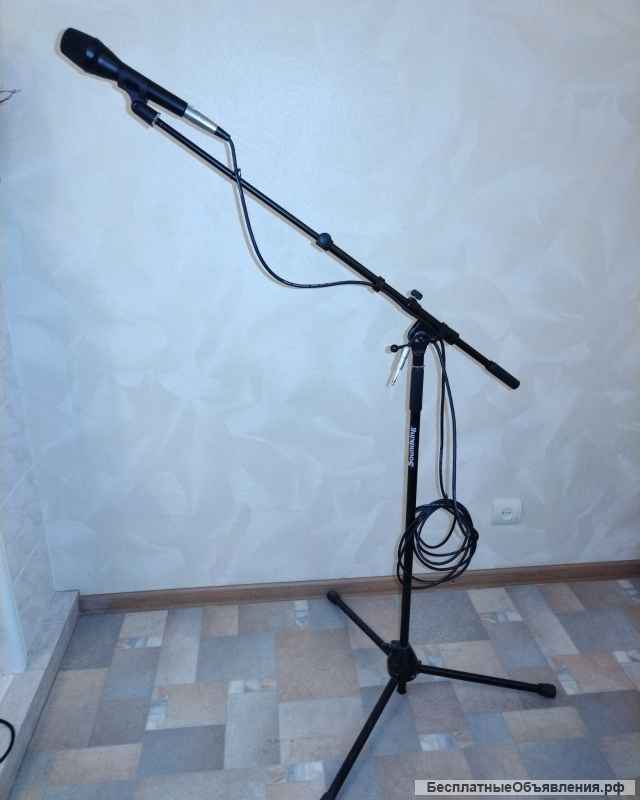 Микрофон со стойкой