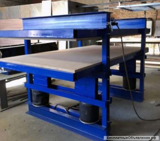 Пневматический пресс для производства дверей