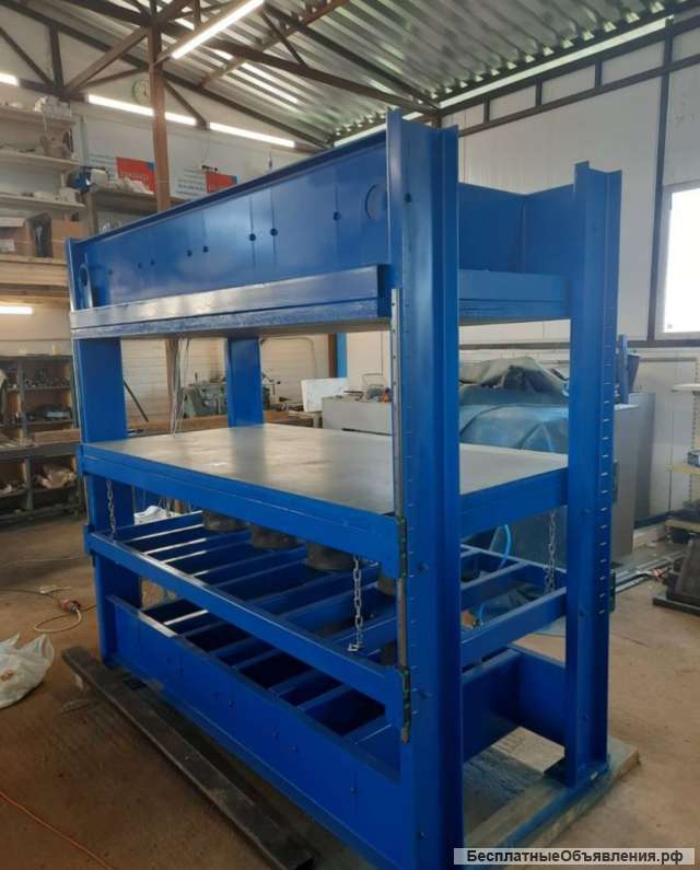 Пневматический пресс для производства дверей