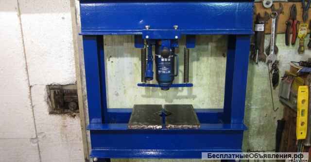 Пневматический пресс для производства дверей