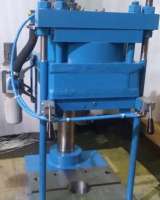 Пневматический пресс для производства дверей