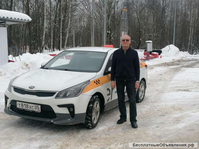 Водитель такси яндекса