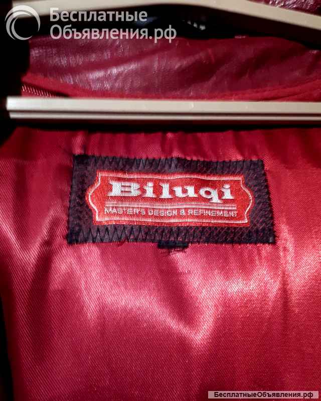 Кожанная куртка с капюшоном и мехом Красная на молнии, в отл состоянии, раз48