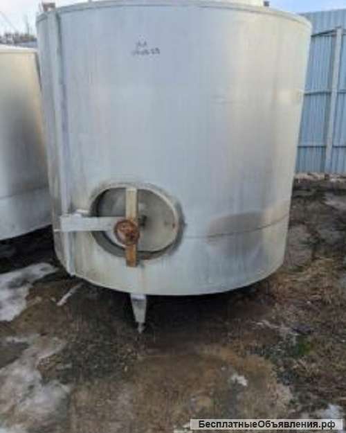 Емкости нержавеющие, объем 4 куб.м., вертикальные, мешалка, термос