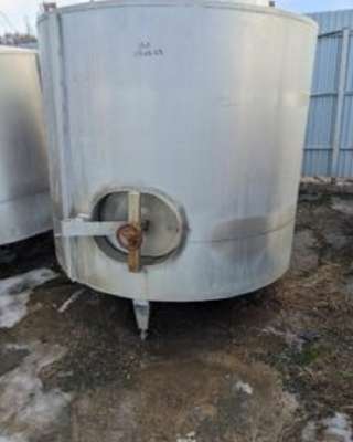 Емкости нержавеющие, объем 4 куб.м., вертикальные, мешалка, термос