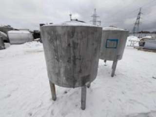 Емкости нержавеющие, объем 1 куб.м., вертикальные