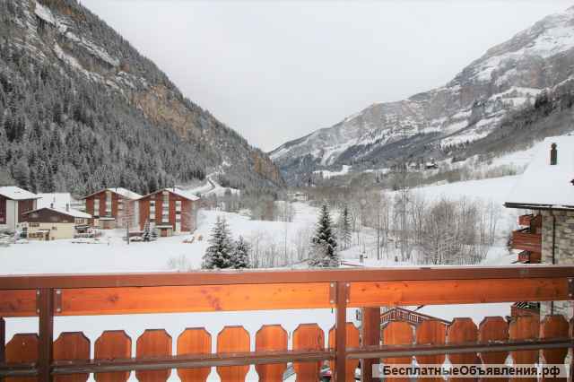 GOLF C, элитная 2.5-комнатная квартира в тихом месте, с камином и большим балконом, Лейкербад, Швейц