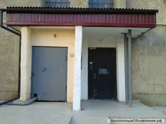 Козырьки и навесы над входом в подъезд (монтаж, ремонт)