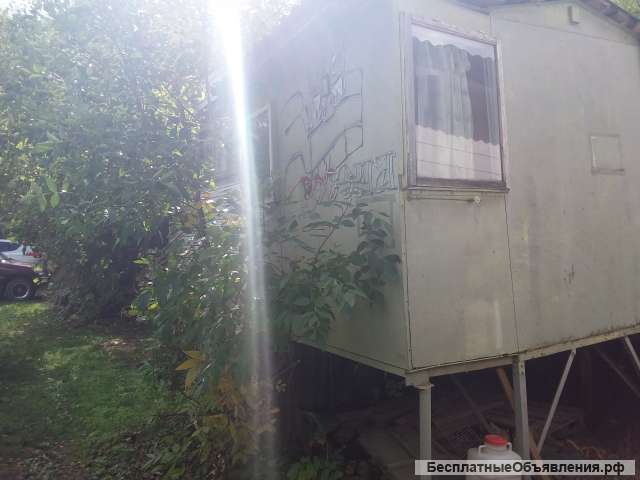 Домик рыбака на зелёном острове