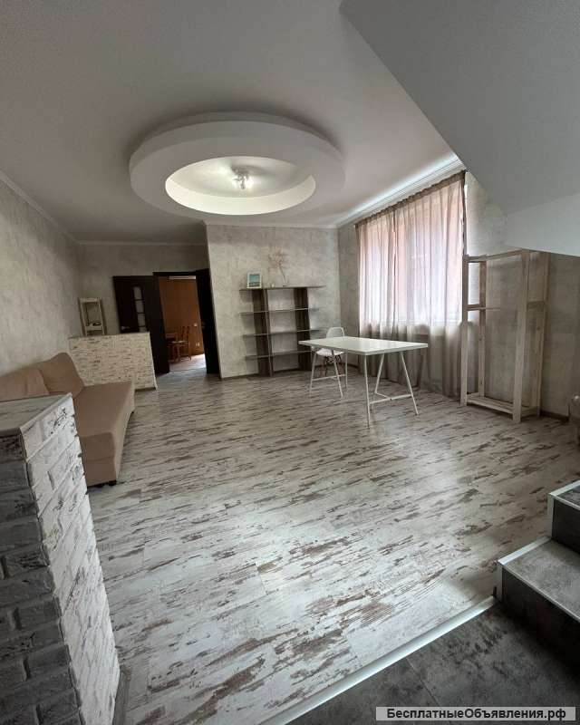 Двухэтажный дом в центре