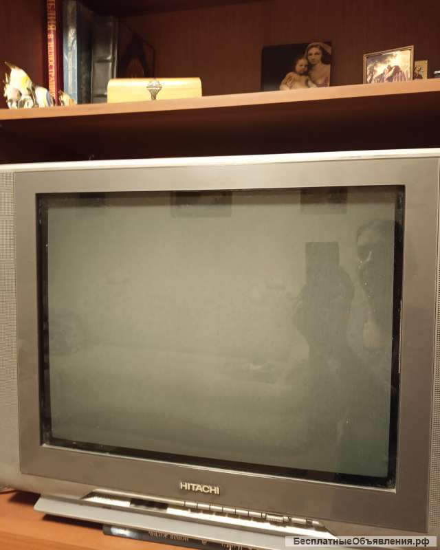 Телевизор Хитачи с электронно-лучевой трубкой