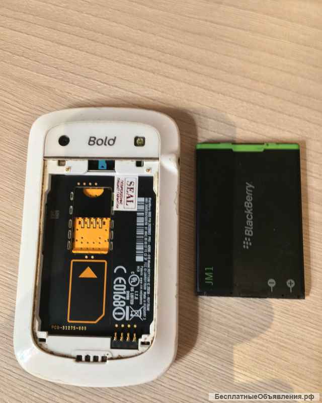 Телефон Blackberry Bold белый