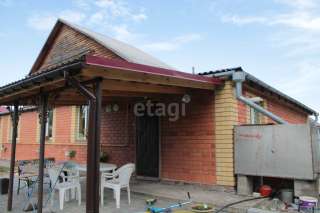 Двухэтажный дом в городе Заводоуковске